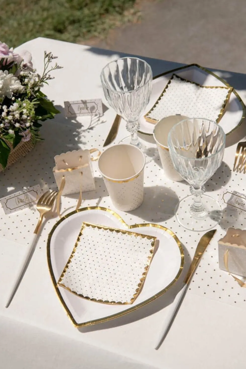 Caféservetter - Prickiga i vitt och guld 20-pack