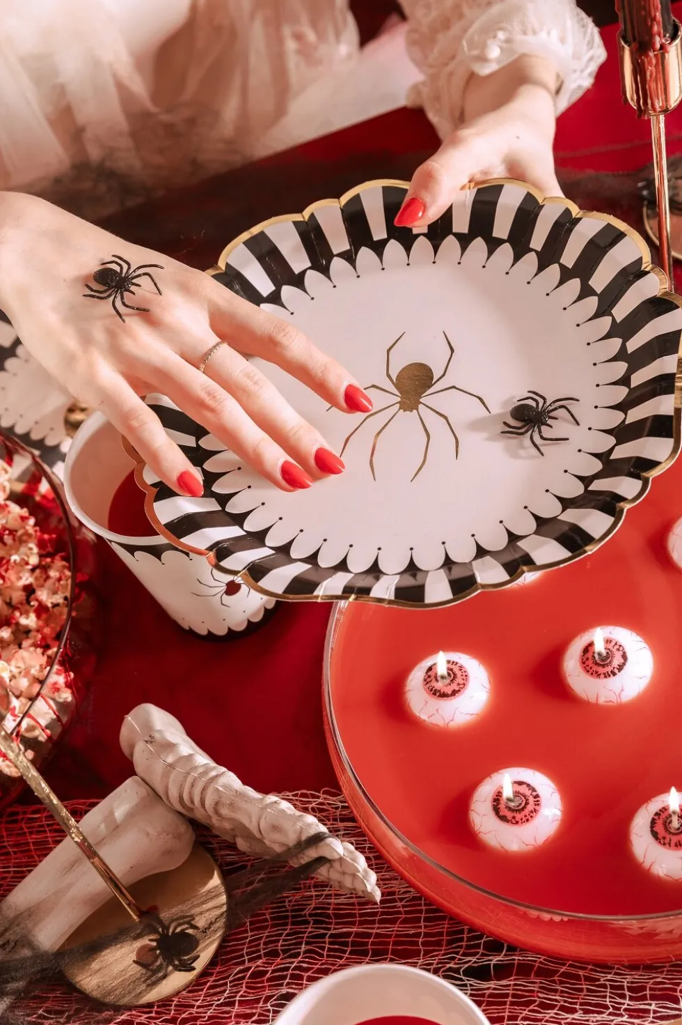 Halloweentallrikar med guldspindel 6-pack